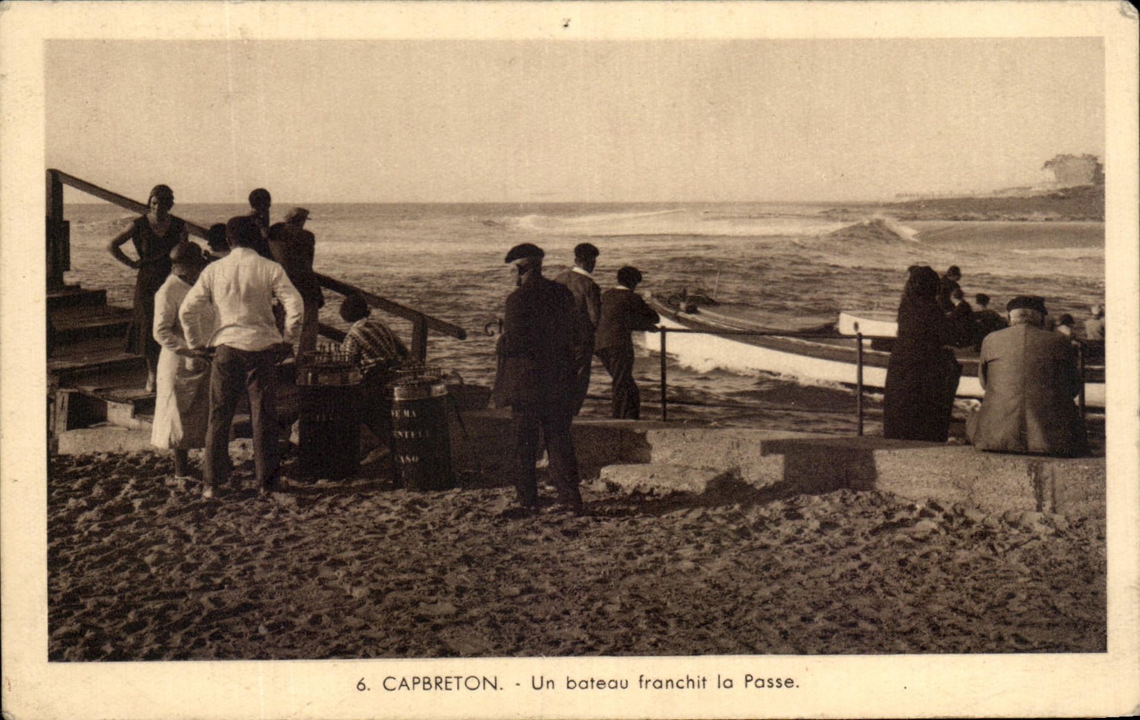 CPA Capbreton Un Bateau Franchit la Passe