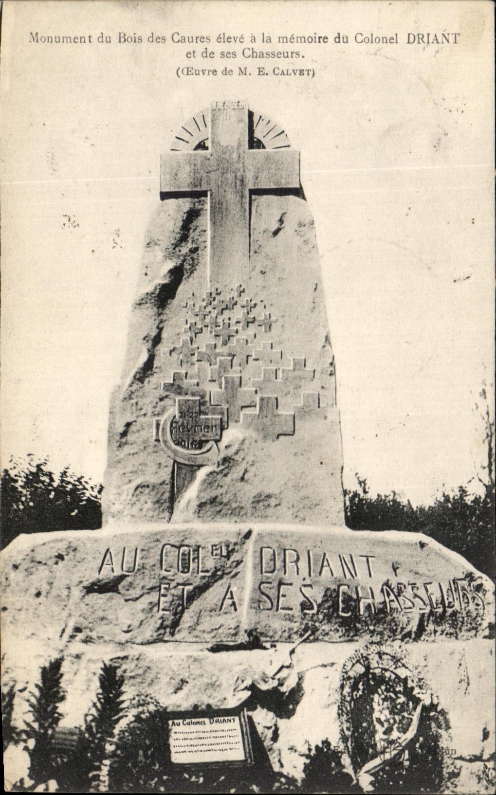 CPA Monument du Bois des Caures eleve a la memoire du Colonel Driant et de ses chasseurs Militaria