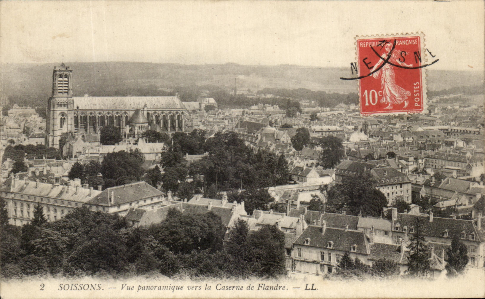 CPA Soissons Vue Panoramique vers la Caserne de Flandre