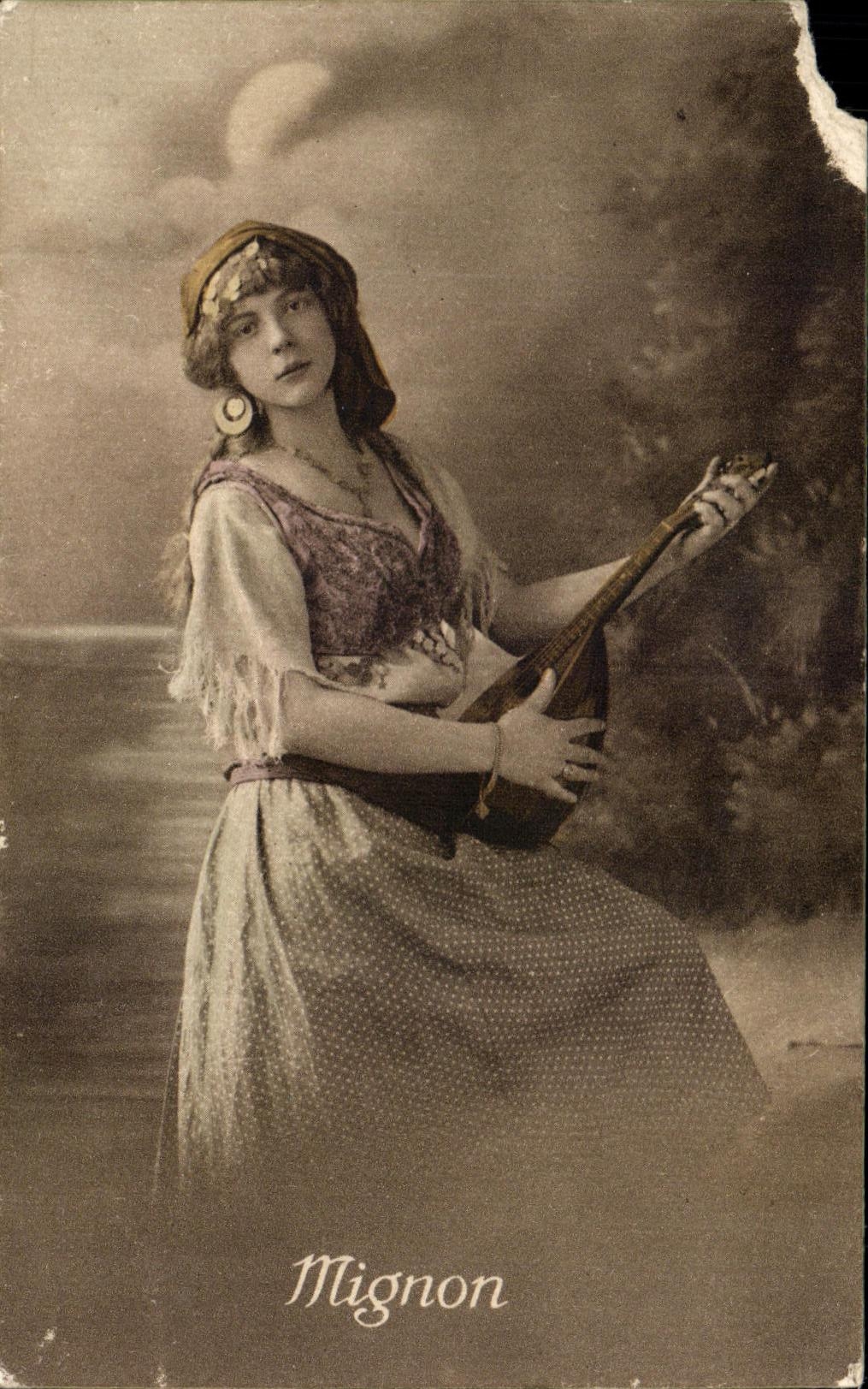 CPA Mignon Femme Mandoline