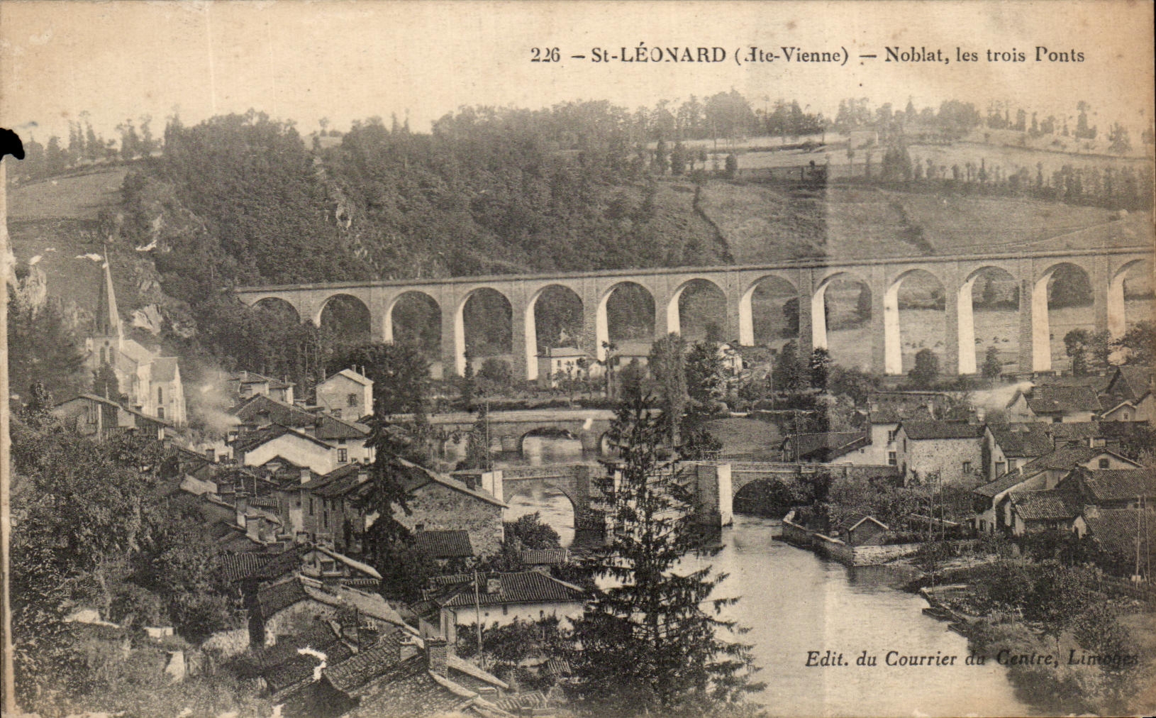 CPA St Leonard Noblat Les Trois Ponts