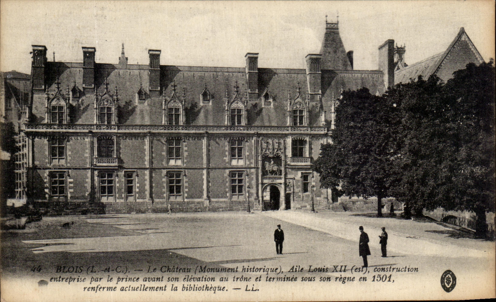 CPA Blois Le chateu Aile Louis XII
