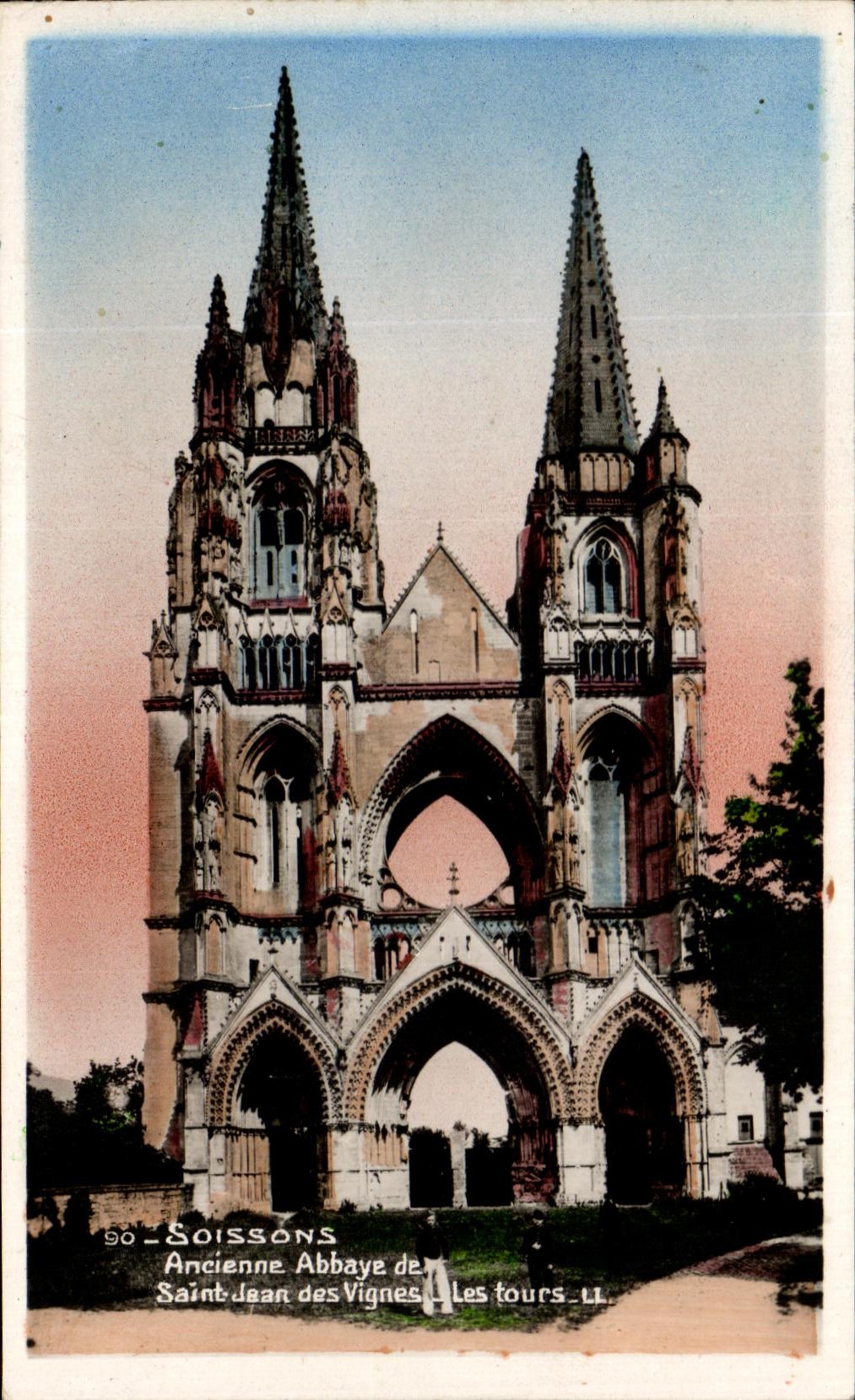 Soissons — Ancienne Abbaye de Saint-Jean des Vignes — Les tours. LL