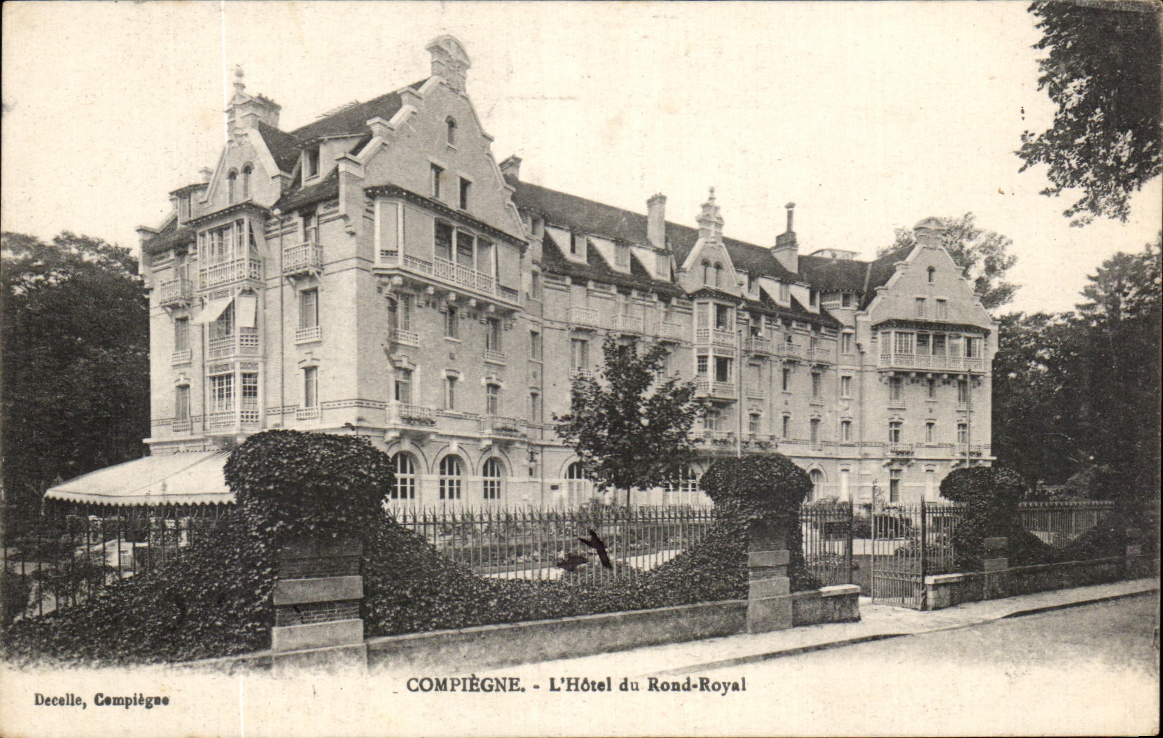 CPA Compiegne L'Hotel du Rond Royal