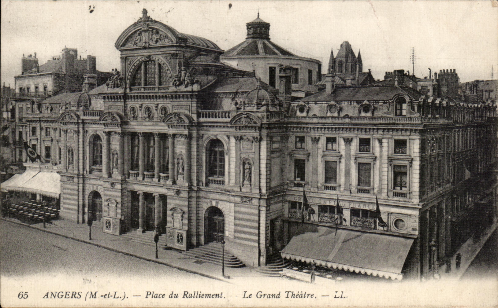 CPA Angers Place du Ralliement Le Grand Theatre
