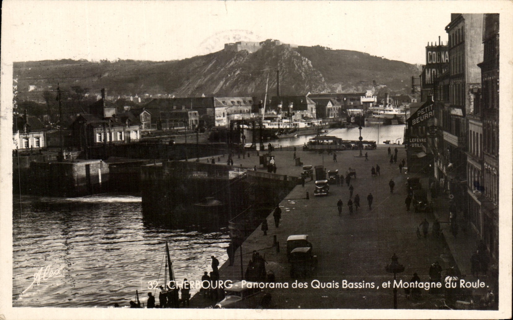 CPA Cherbourg Panorama de Quais Bassins et Montagne du Roule