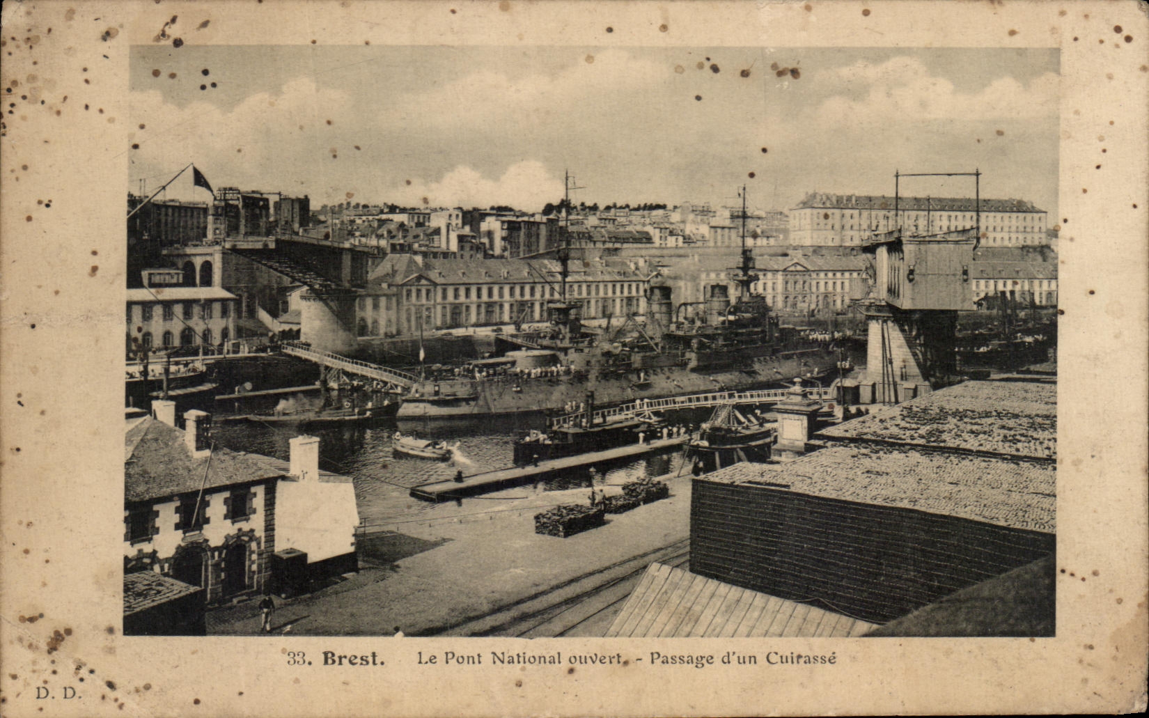 CPA Brest Le Pont National ouvert Passage d'un Cuirase Bateau 