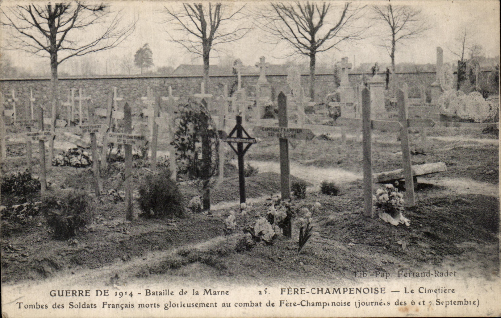 CPA Guerre De bataille de la Marne Fere Champenoise Le Cimetiere Tombes des Soldats Militaria
