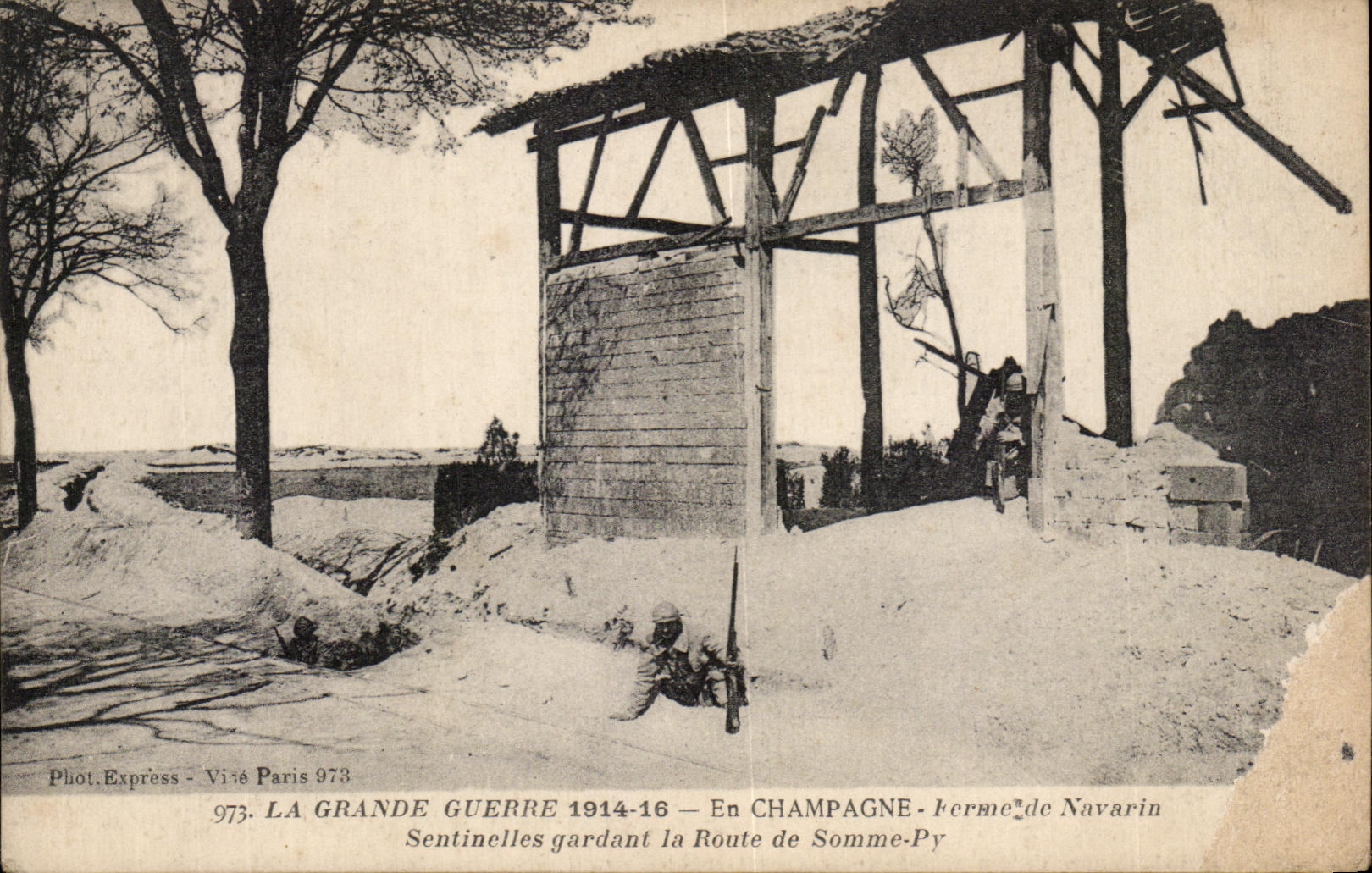 CPA La Grande Guerre En champagne Ferme De Navarin Sentinelles Gardant La Route De Somme Py Militaria