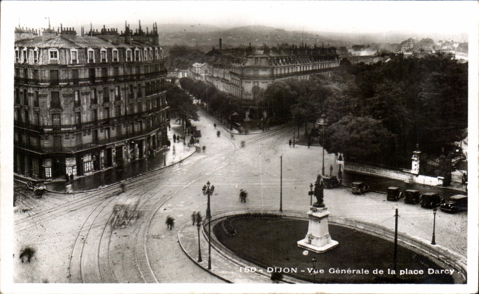 CPA Dijon Vue Generale de la Place Darcy