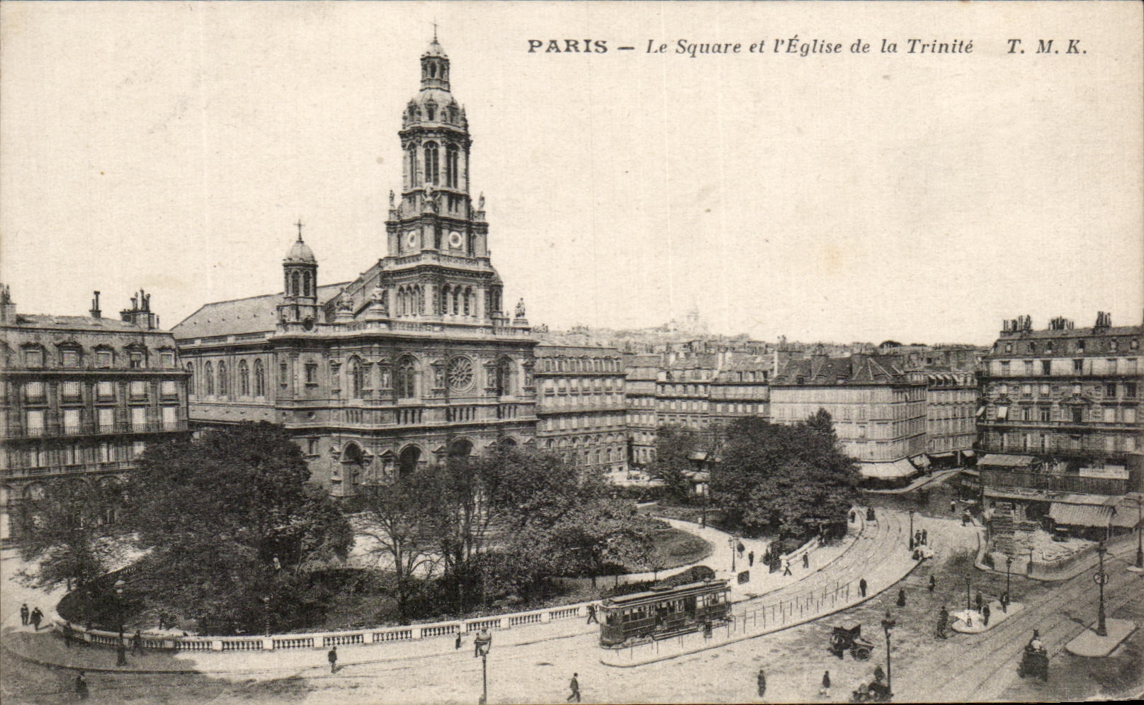 CPA Paris Le Square Et l'Eglise De La Trinite