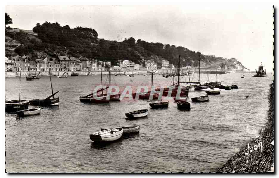CPSM Saint Brieuc Port du Legue Bateaux