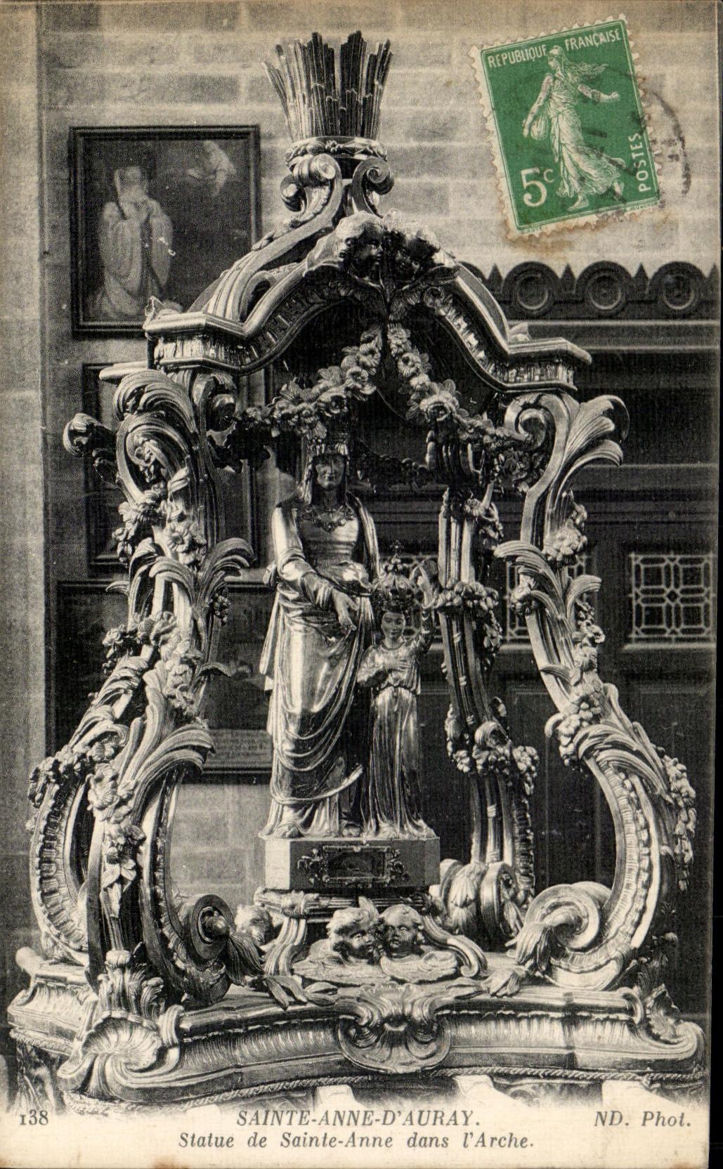 CPA Saint Anne D'Auray Statue de Sainte Anne dans l'Arche