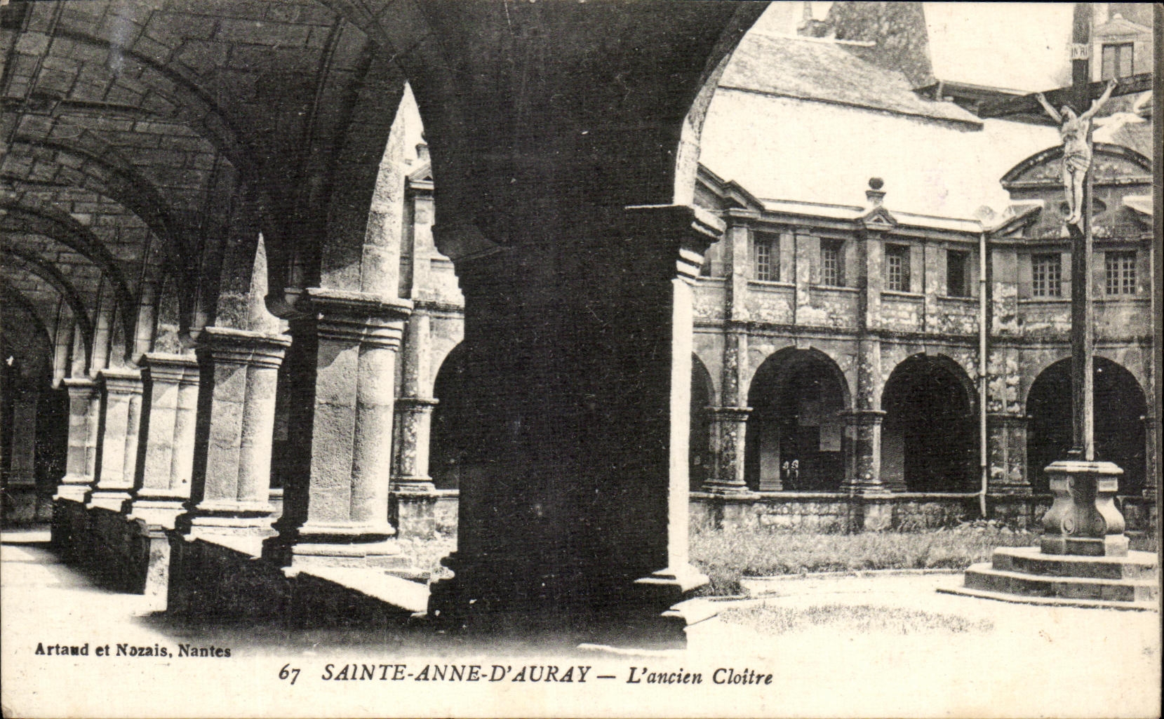 CPA Saint Anne D'Auray L'ancien cloitre 