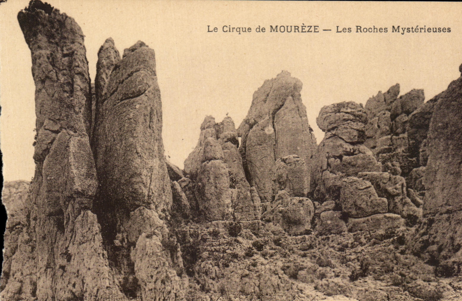 CPA Le Cirque de Moureze Les roches mysterieuses