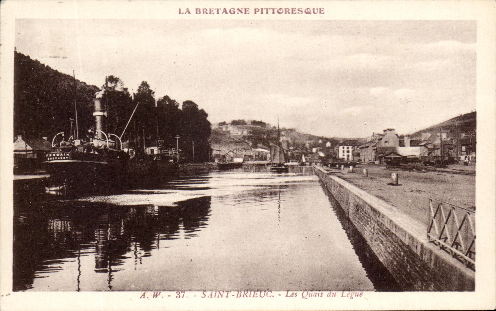 CPA La Bretagne Pittoresque Saint Brieuc Les Quais Du Legue Bateau