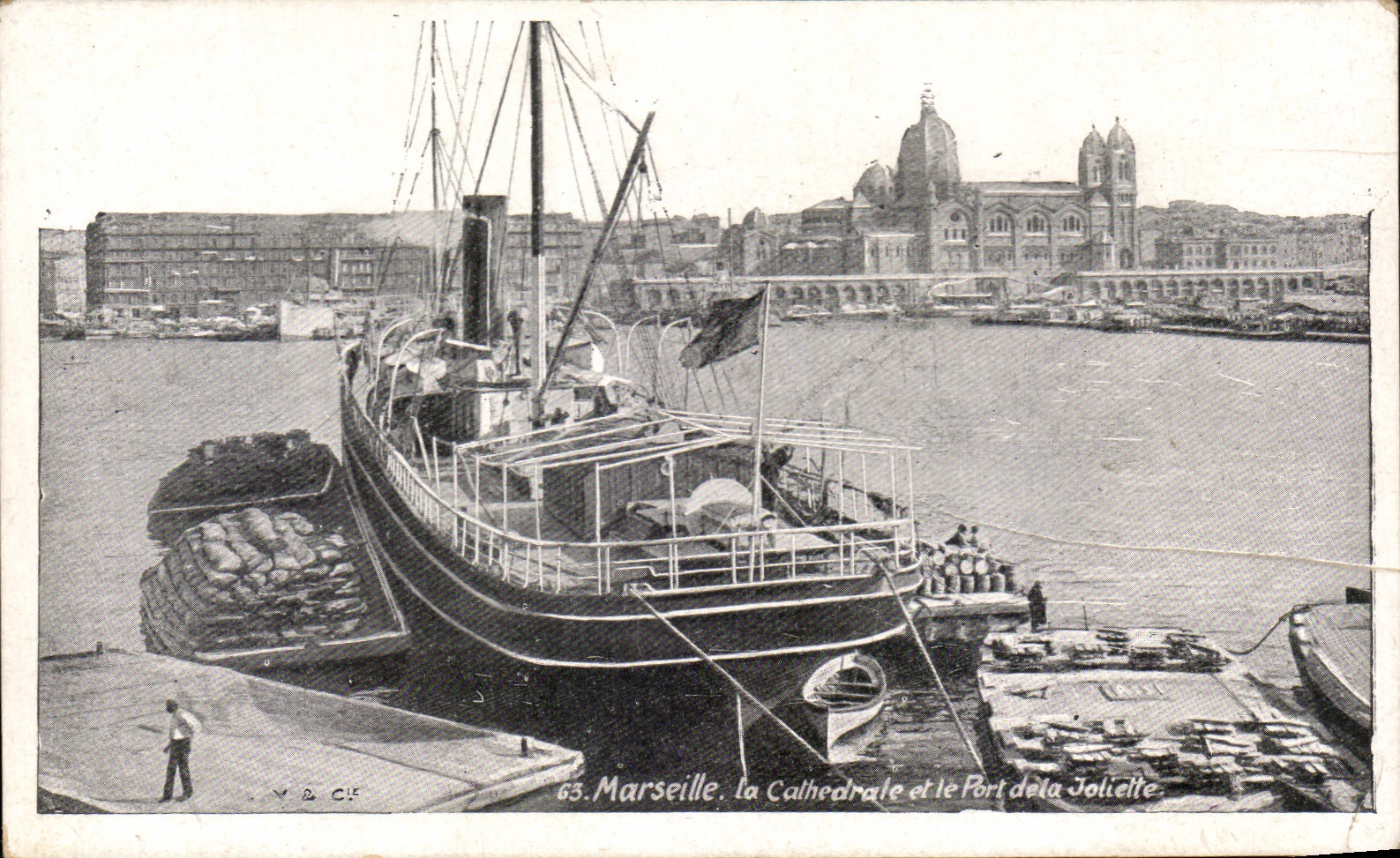 CPA Marseille La Cathedrale Et Le Port De la Joliette Bateau