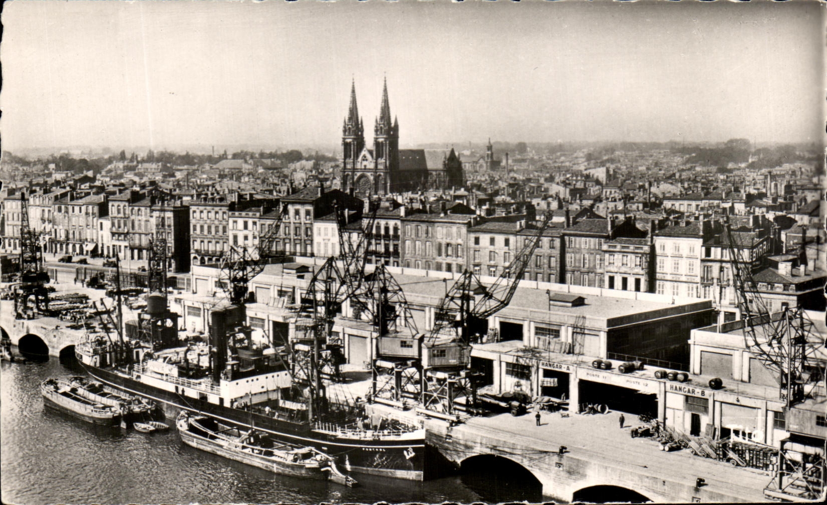 CPSM Port Autonome De Bordeaux Facade Du Quai Des Chartrons L'Eglise Saint Louis Nateau