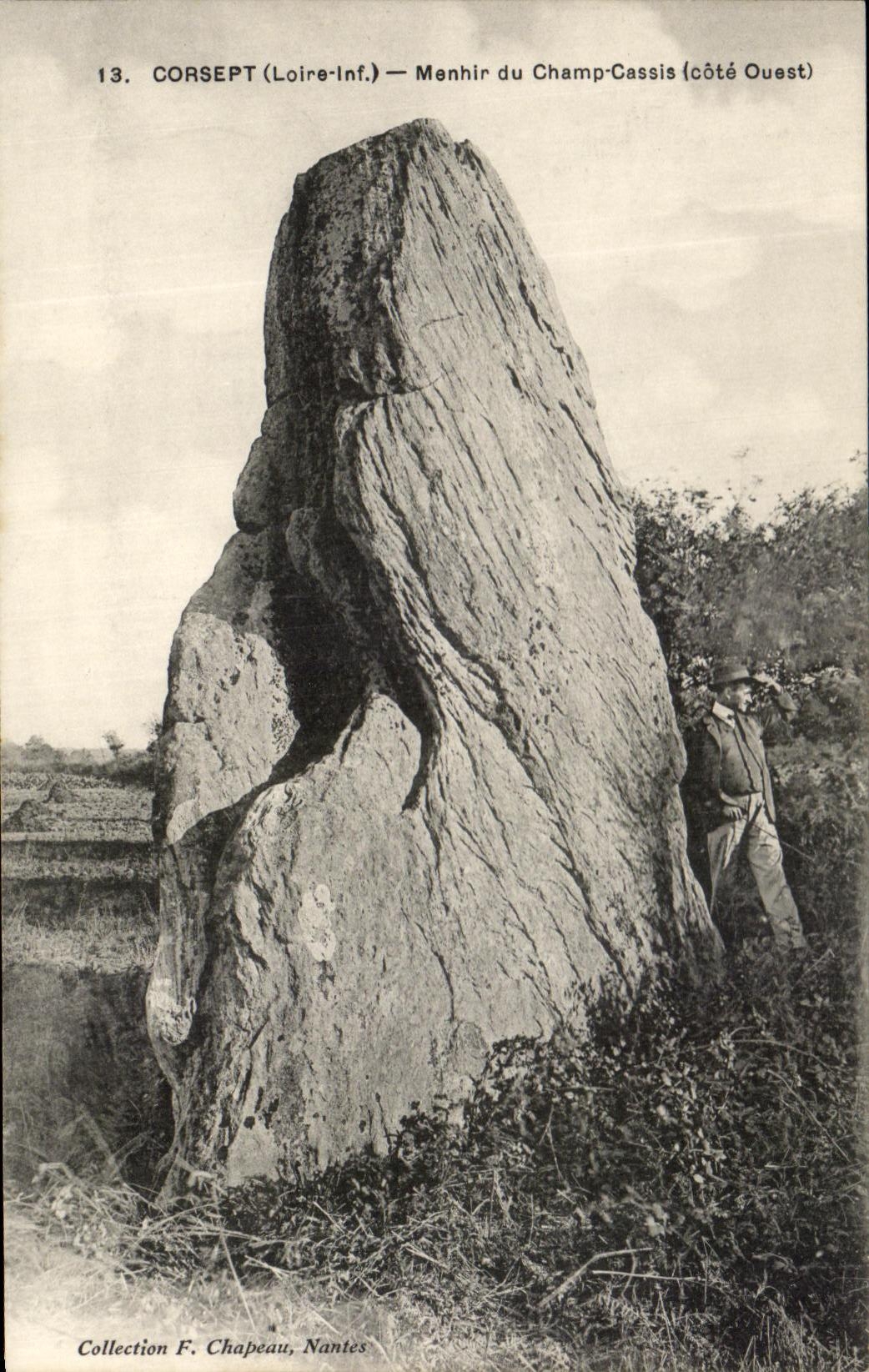 CPA Corsept Menhir Du Champ Cassis