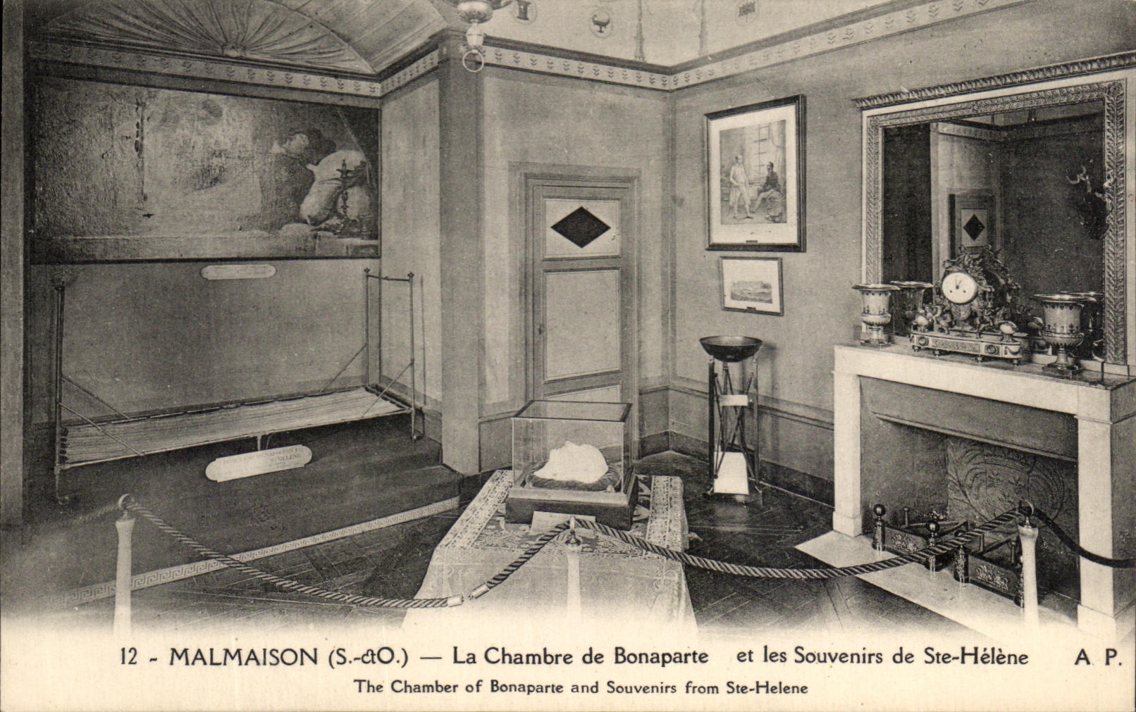 CPA Malmaison La Chambre de Bonaparte et les Souvenirs de Ste Helene The Chamber of Bonaparte and Souvenirs Napoleon 1er