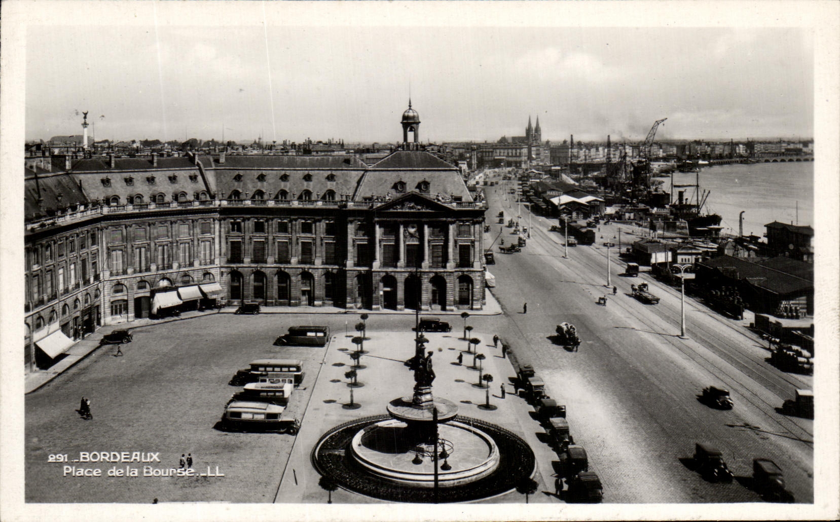 CPA Bordeaux Place de la Bourse Bateaux