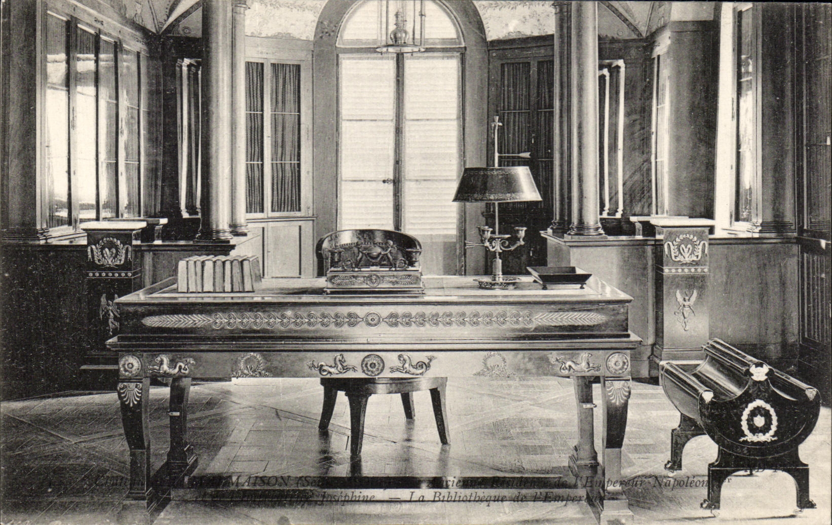 CPA Rueil Chateau de la Malmaison la bibliotheque de l'empereur Napoleon 1er