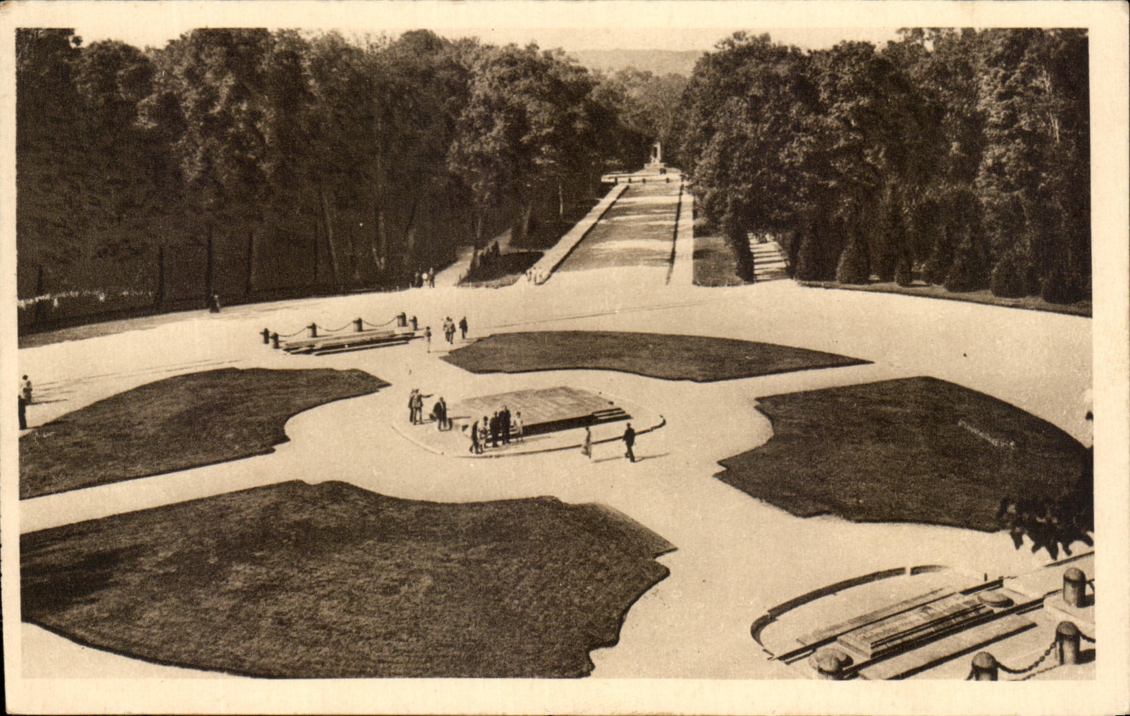 CPA Foret De Compiegne Vue Generale De La Clairiere De l'Armistice Au Fond Le Monument Du Matin Militaria