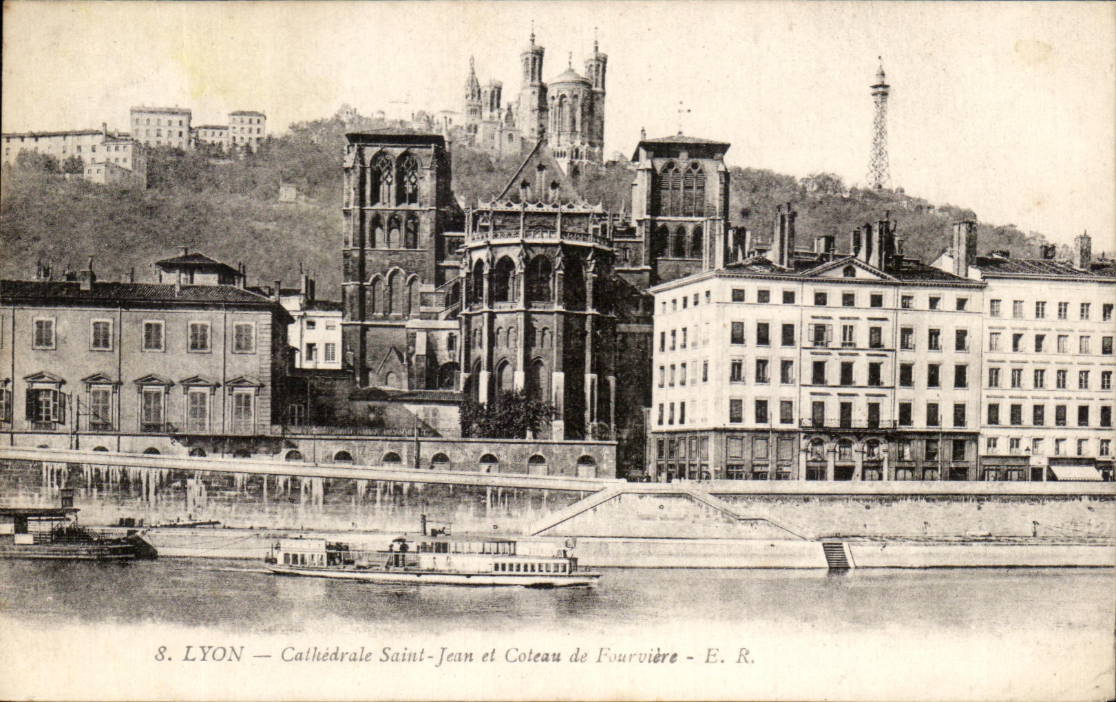 CPA Lyon Cathedrale Saint Jean et coteau de Fourviere