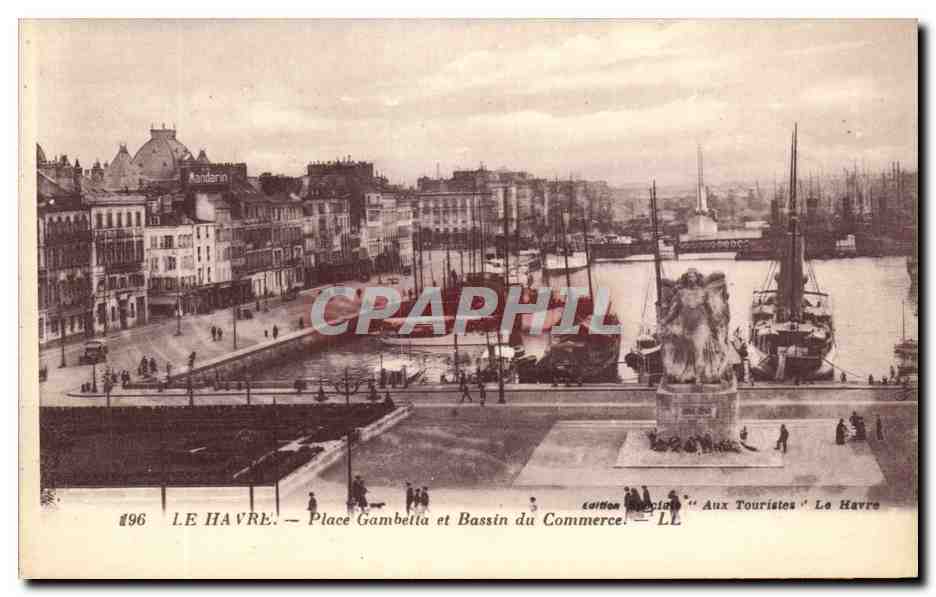 CPA Le Havre Place Gambetta et Bassin du Commerce Bateaux