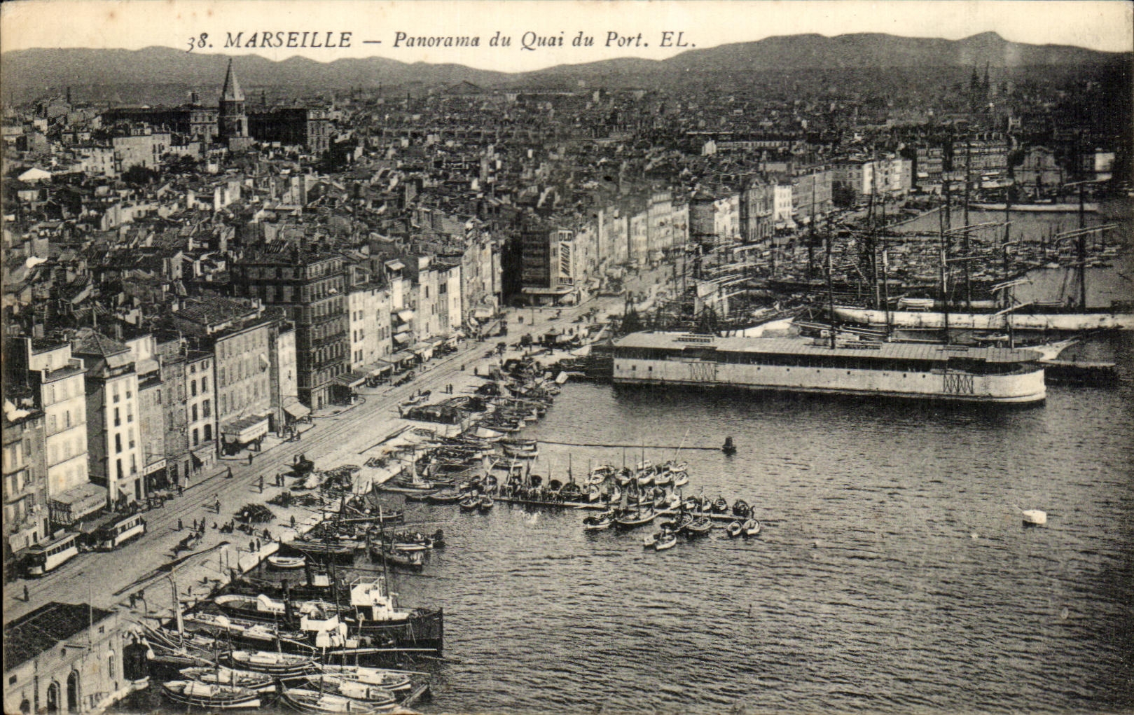CPA Marseille Panorama du Quai du Port Bateaux