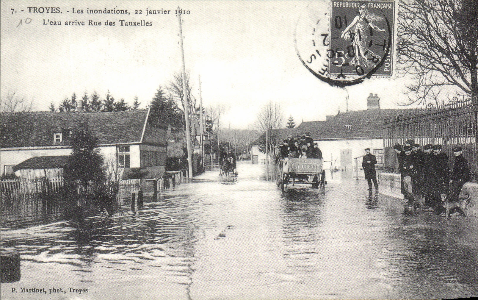 Troyes - Les inondations, 22 janvier 1910 — Rue des Tauxelles — P. Martinet, phot. Troyes