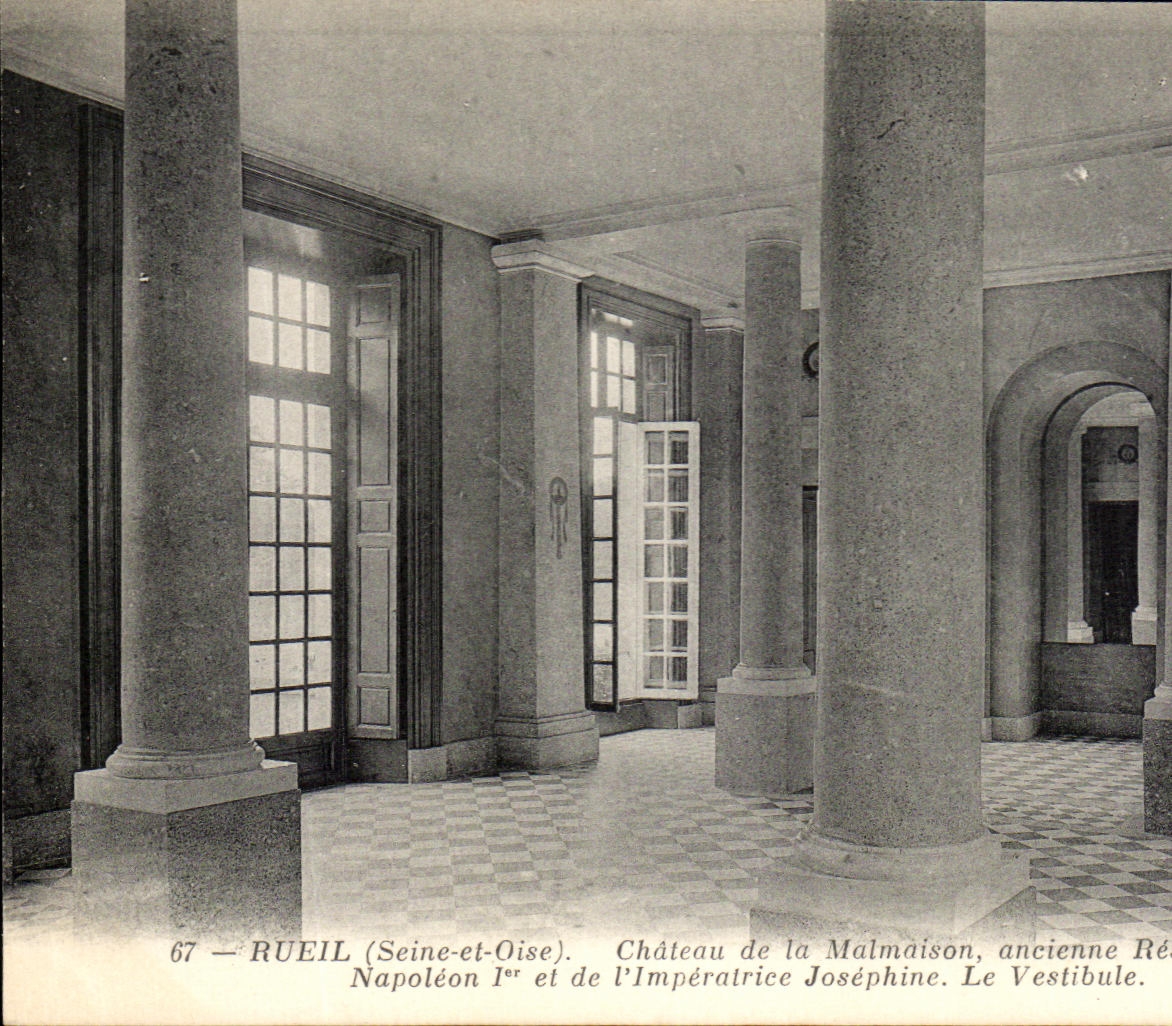 CPA Rueil Chateau de la Malmaison Ancienne Residence de L'Empereur Napoleon et de l'Imperatrice Josephine Le vestibule