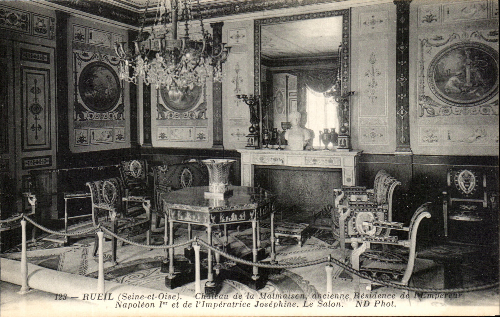 CPA Rueil Chateau de la Malmaison Ancienne Residence de L'Empereur Napoleon et de l'Imperatrice Josephine Le salon
