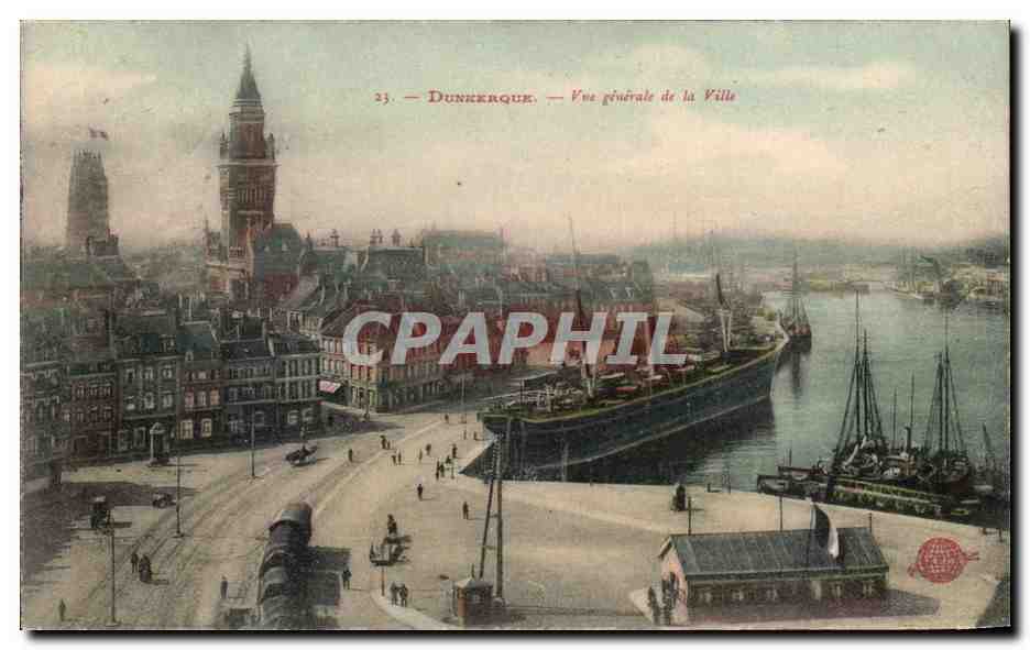 CPA Dunkerque Vue Generale de la Ville Bateau