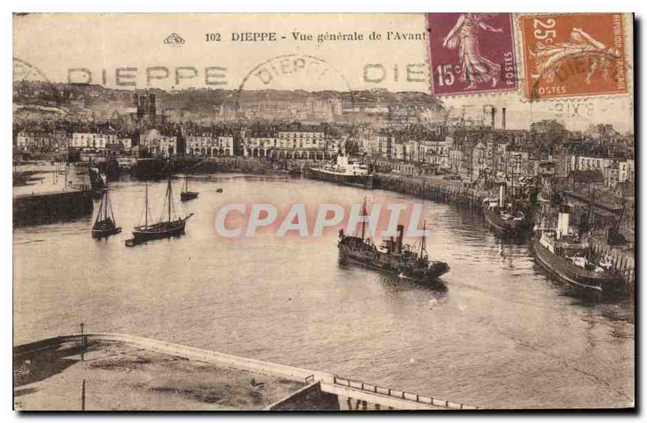 CPA Dieppe Vue generale Bateaux