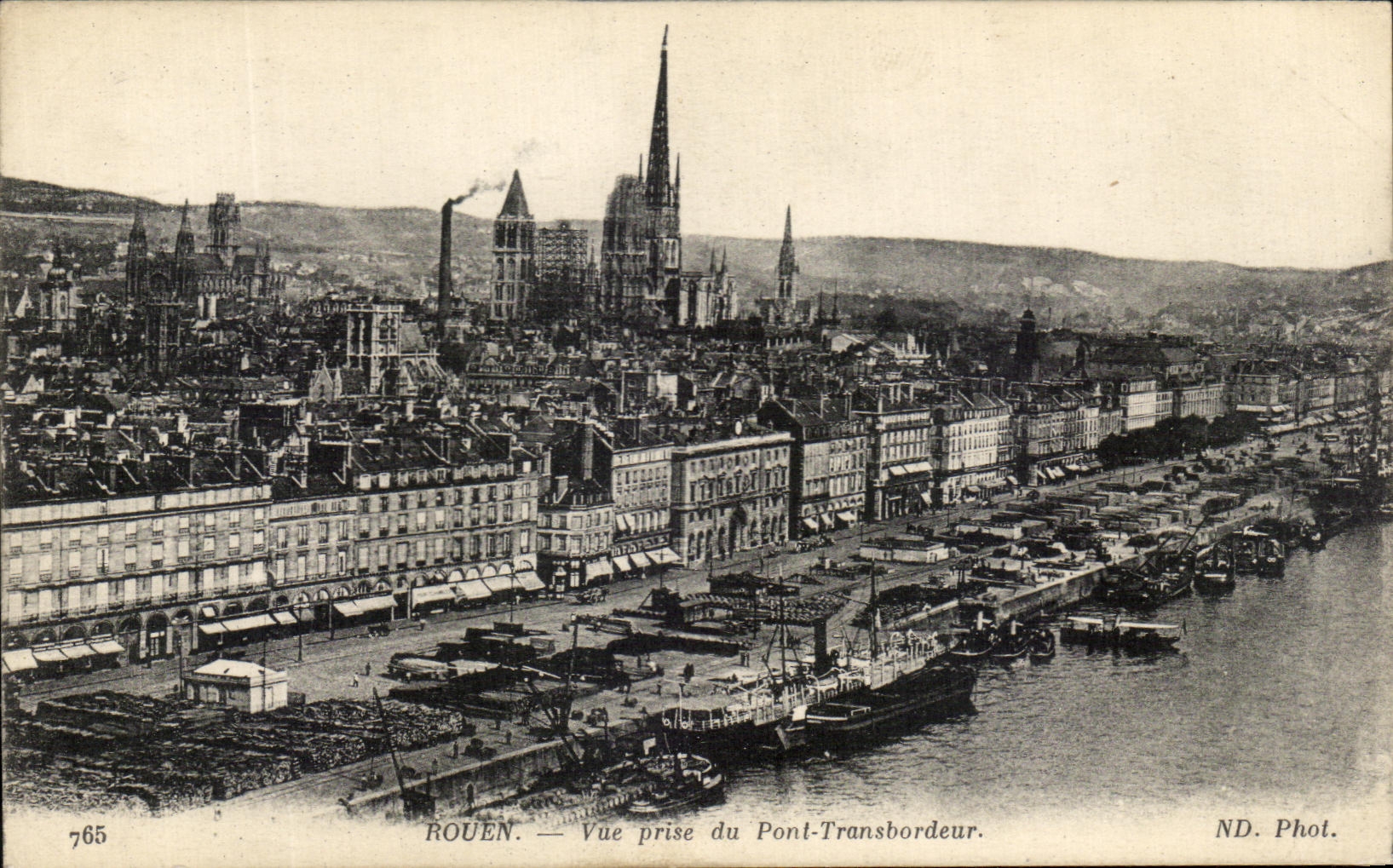 CPA Rouen Vue prise du Pont Transbordeur Bateaux