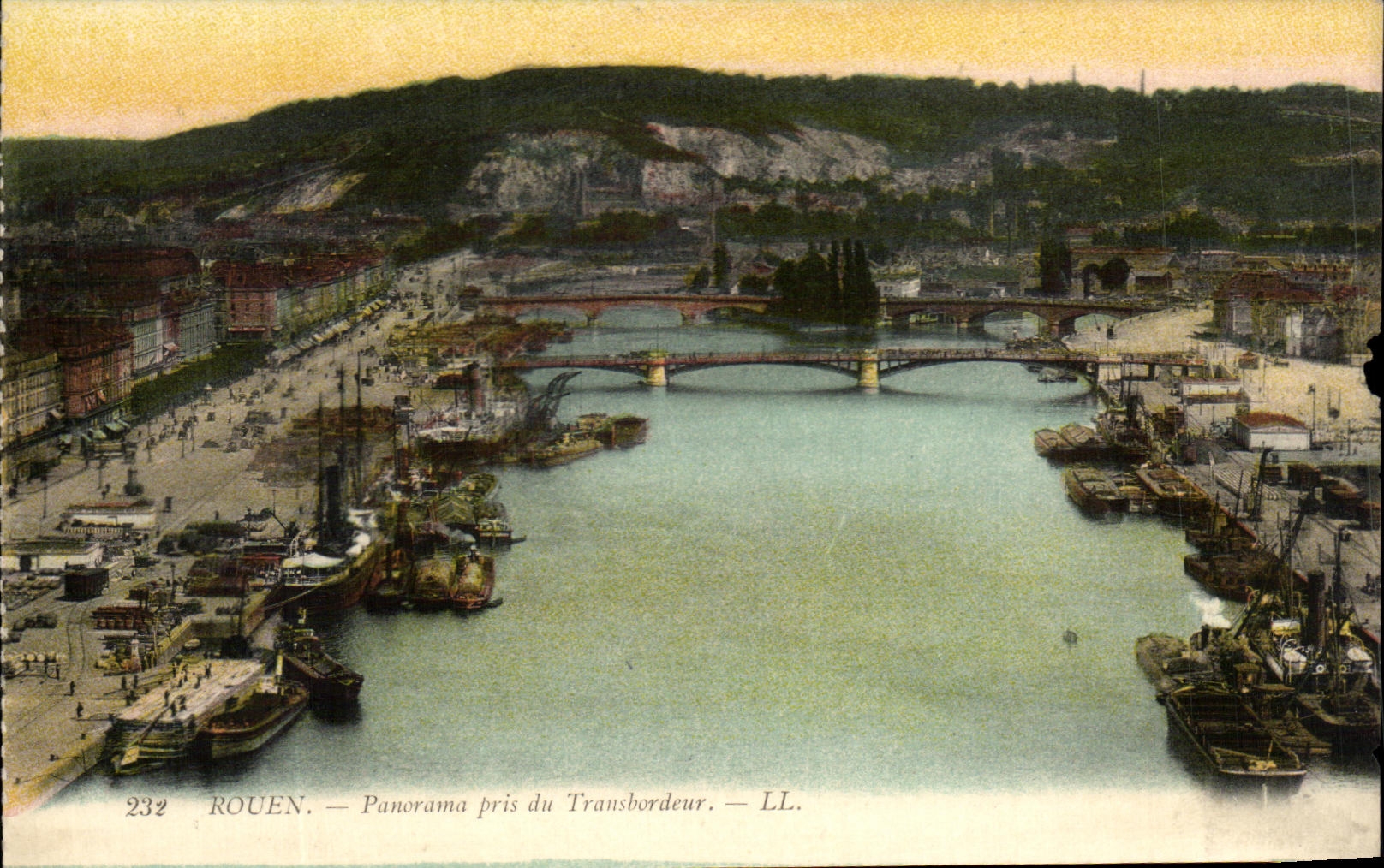 CPA Rouen Panorama Pris du Transbordeur Bateaux