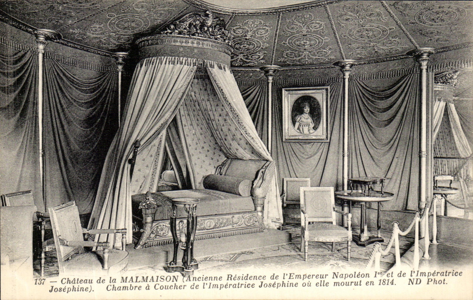 CPA Chateau De La Malmaison Chambre a Coucher De l'Imperatrice Josephine Ou Elle Mourut