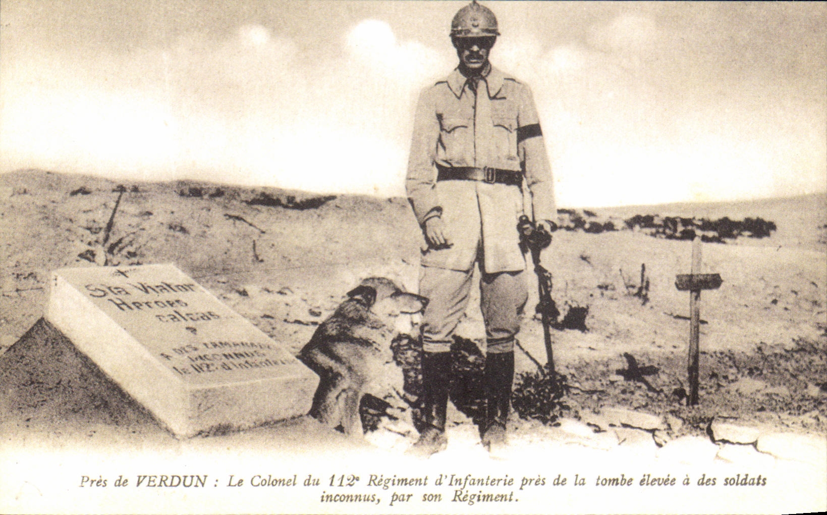REPRO Pres De Verdun Le Colonel Du Regiment d'Infanterie Pres De La Tombe Elevee A Des Soldats Militaria 