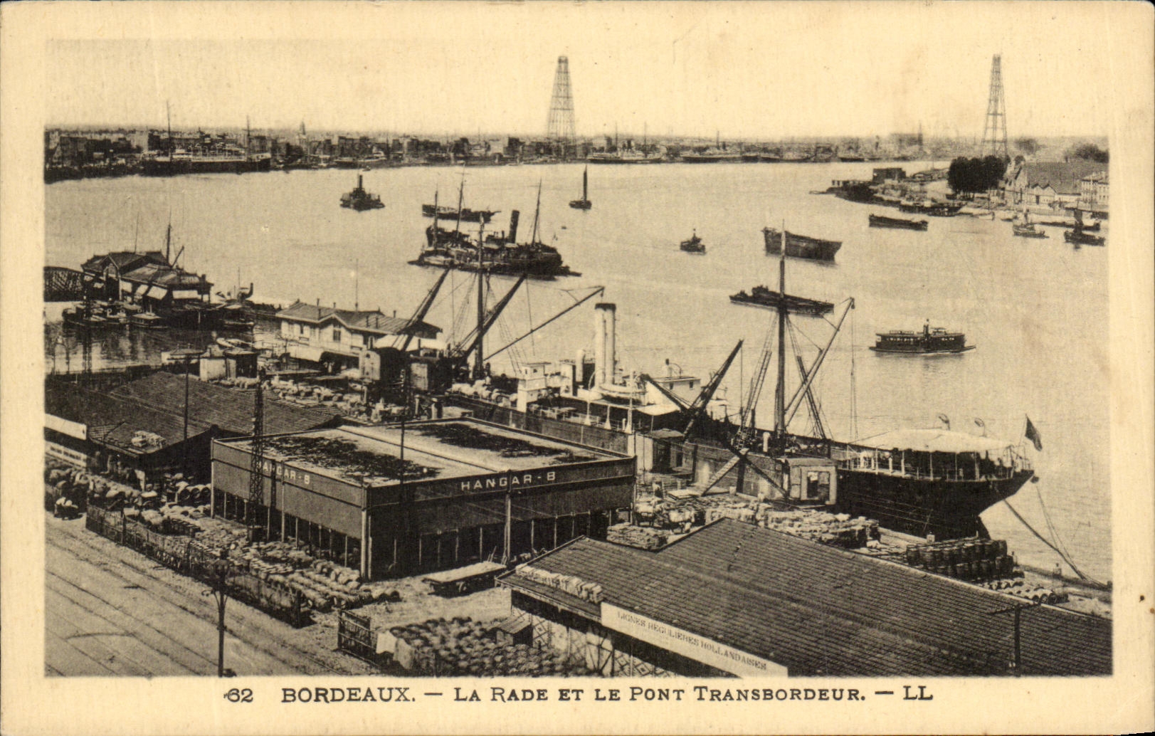 CPA Bordeaux La Rade Et Le Pont Transbordeur Bateaux