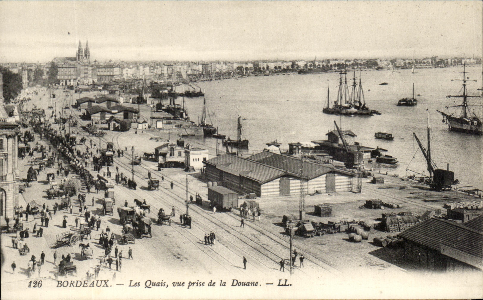 Bordeaux — Les Quais, vue prise de la Douane — LL. — N° 126