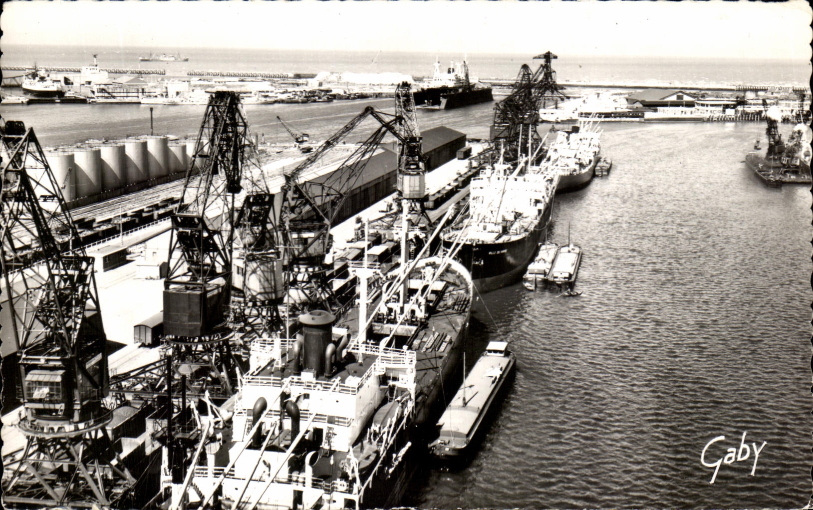 CPSM Dunkeroue Le Port vue panoramique au fond a gouche l'Ecluse Bateaux
