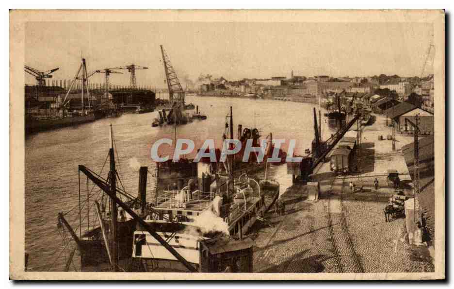 CPA Nantes Le Port Les quais Bateaux