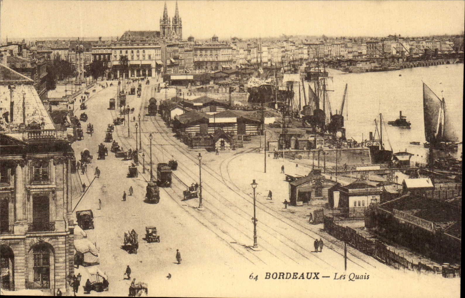 CPA Bordeaux Les Quais Bateaux