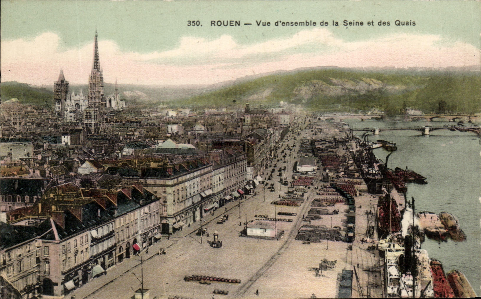 CPA Rouen Vue d'ensemble de la Seine et des Quais Bateaux