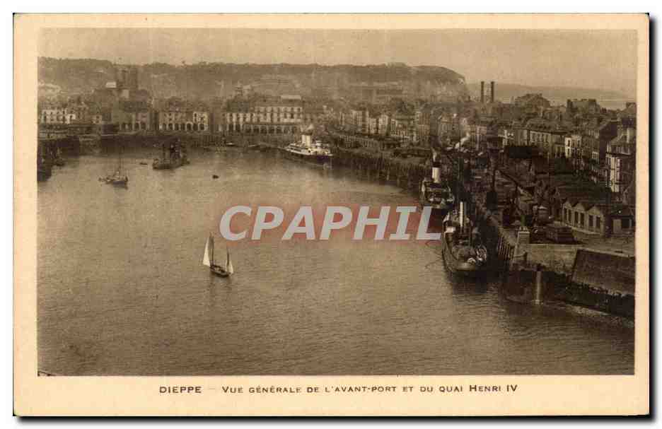 Dieppe — Vue générale de l'avant-port et du quai Henri IV