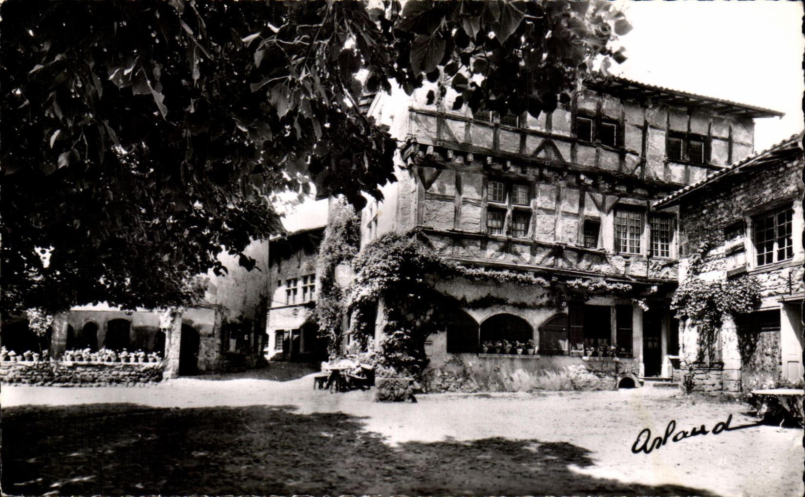 CPSM Cite medievale de Perouges L'Ostellerie du Vieux Perouges 
