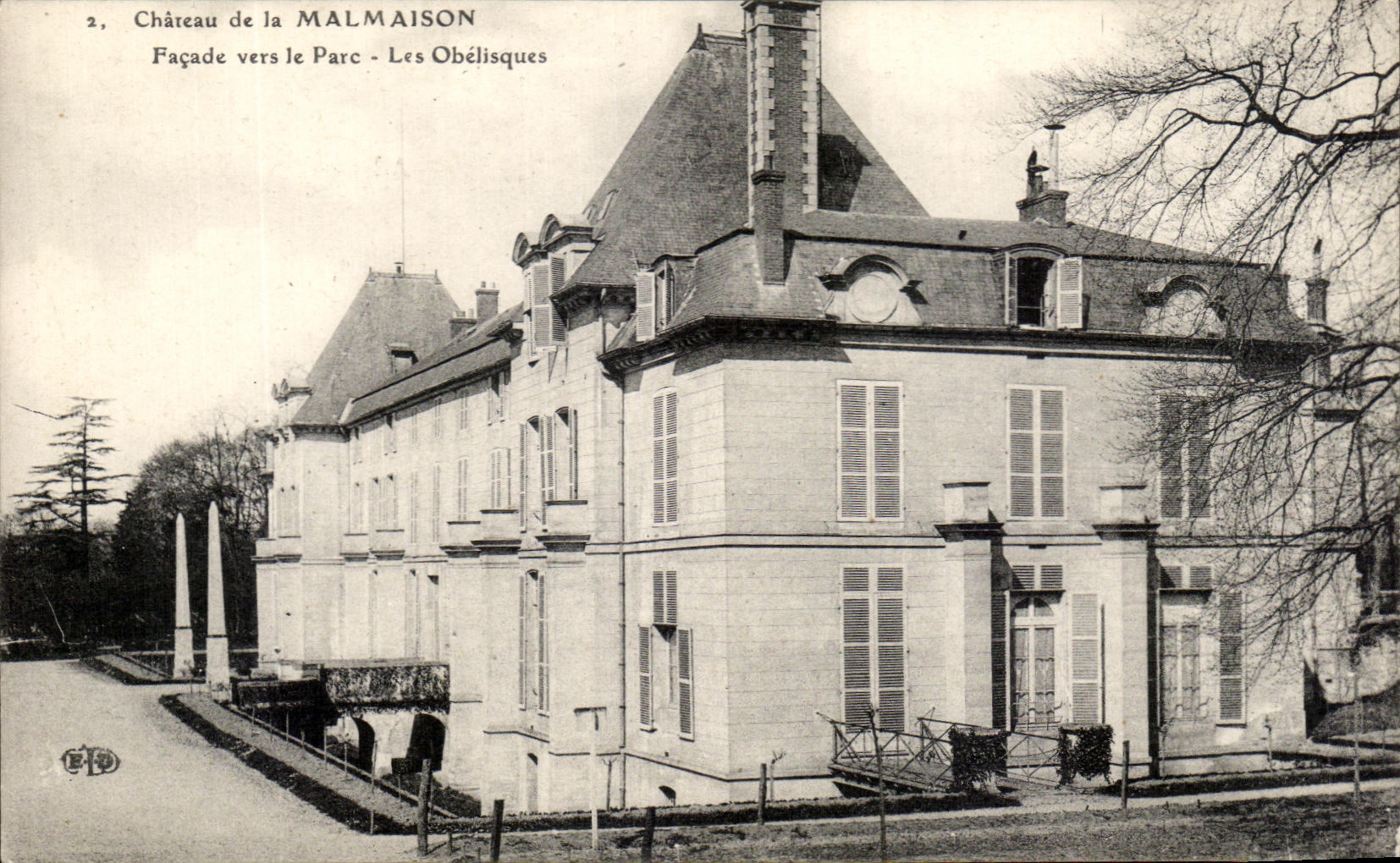 CPA Chateau de la Malmaison Facade Vers le Parc Les Obelisques
