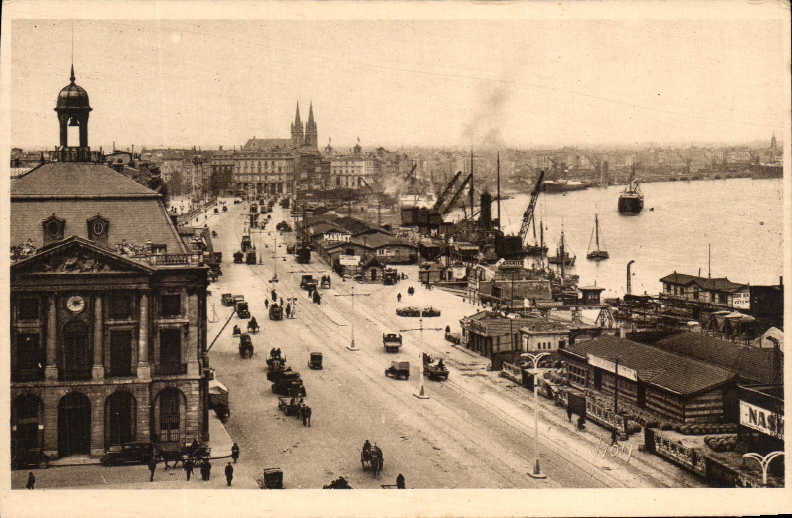 CPA Bordeaux Vue Generale sur le Port et le Quai de la Douane