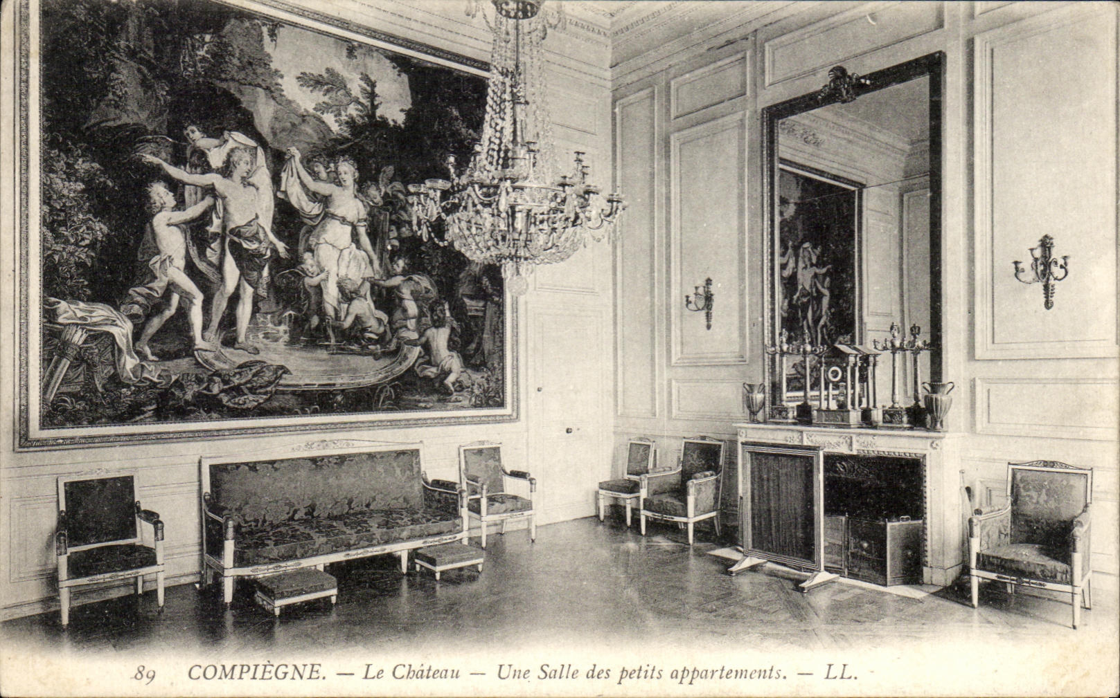 CPA Compiegne Le chateau Une Salle des petits appartements